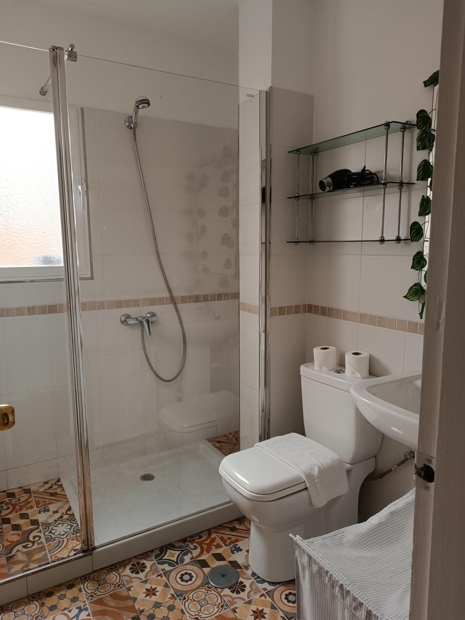 Bolivia Beach Apartments Малага Екстериор снимка