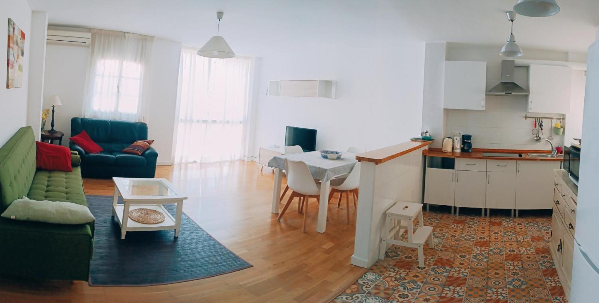 Bolivia Beach Apartments Малага Екстериор снимка